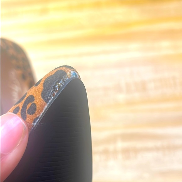 Flawed Leopard Print Women's Heels Sz 6 - Picture 3 of 5